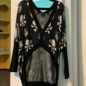 Hot & Delicious skull crown high low sweater